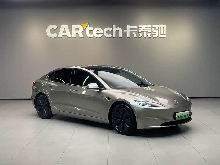 Фото 2 - Tesla Model 3