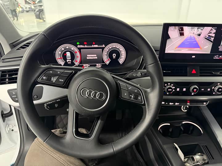 Фото 5 - Audi A4L