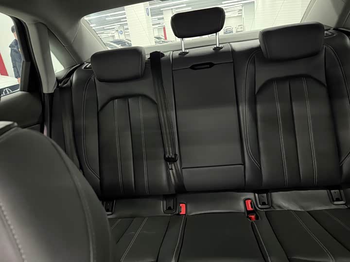 Фото 8 - Audi A4L