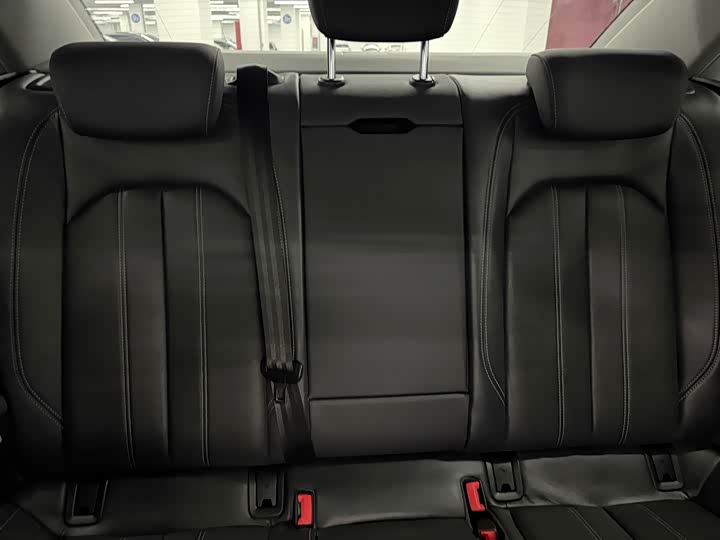 Фото 9 - Audi A4L