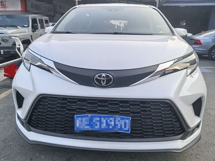 Фото 1 - Toyota Granvia