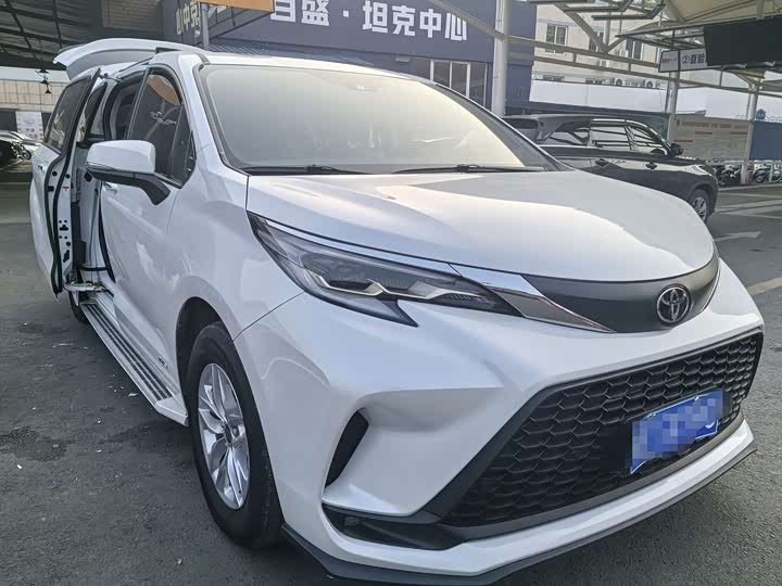 Фото 3 - Toyota Granvia