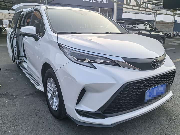 Фото 4 - Toyota Granvia