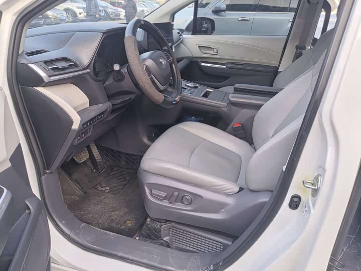 Фото 6 - Toyota Granvia