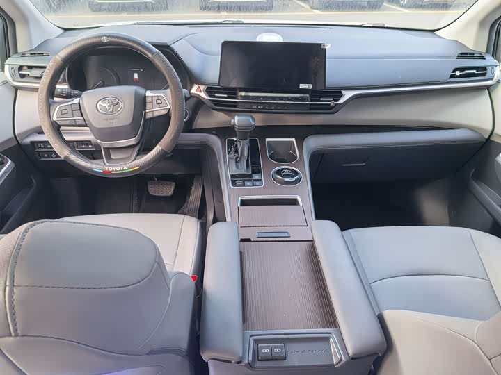 Фото 8 - Toyota Granvia