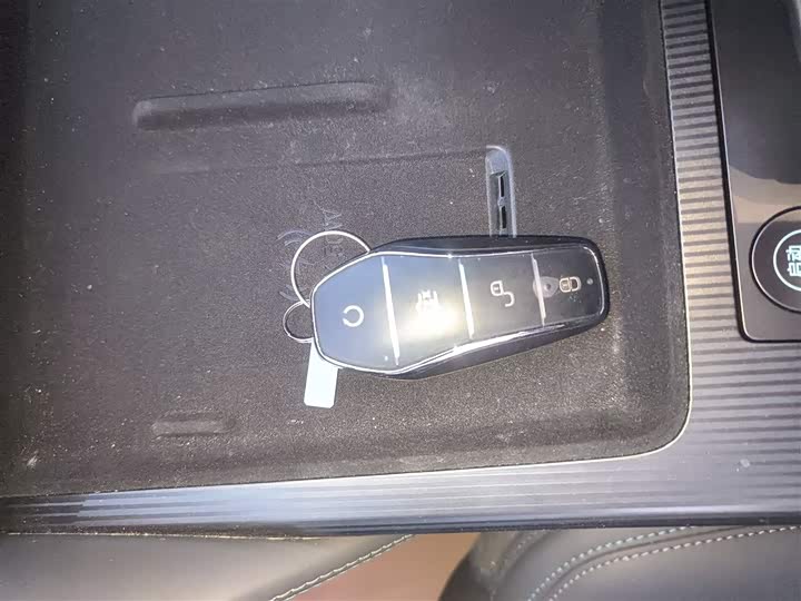 Фото 9 - BYD Song L DM-i Hybrid