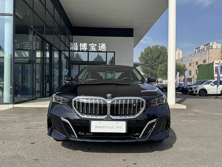 Фото 2 - BMW i5