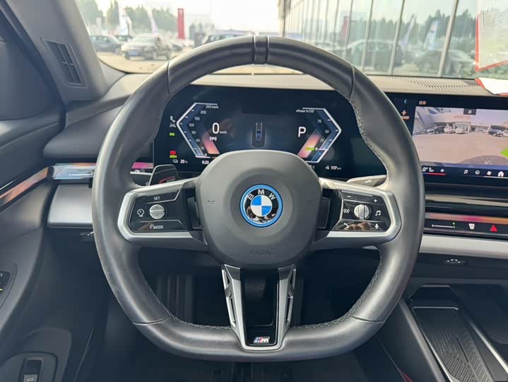 Фото 6 - BMW i5