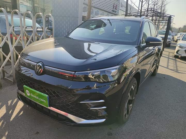 Фото 2 - Volkswagen Tiguan L Pro