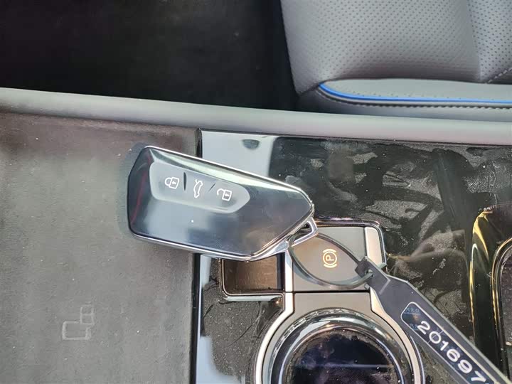 Фото 9 - Volkswagen Tiguan L Pro