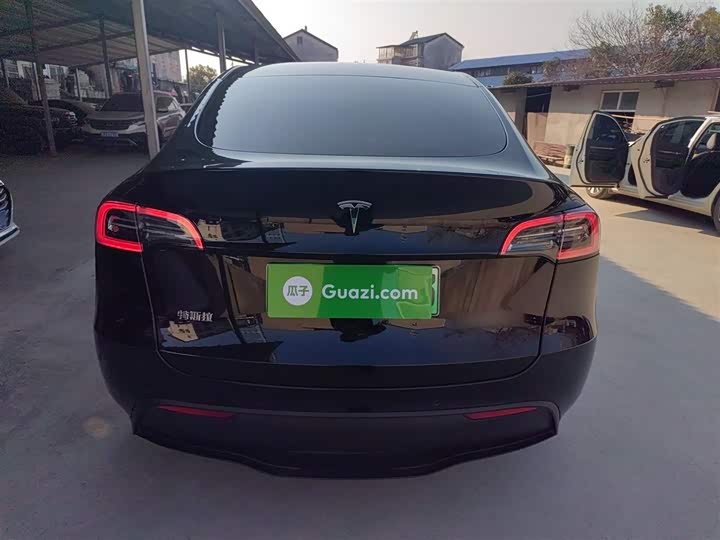 Фото 6 - Tesla Model Y