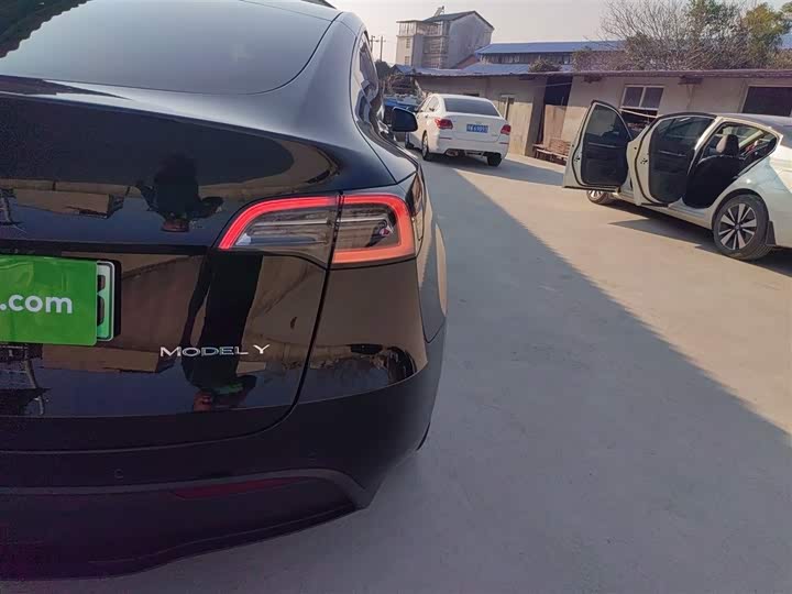 Фото 8 - Tesla Model Y