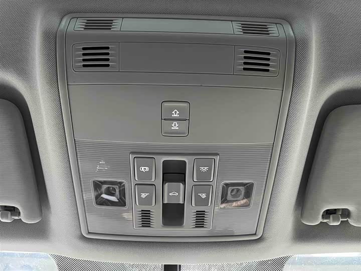 Фото 8 - Volkswagen Tharu