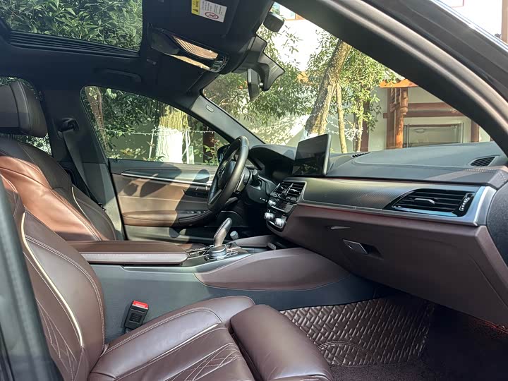 Фото 8 - BMW 5 Series