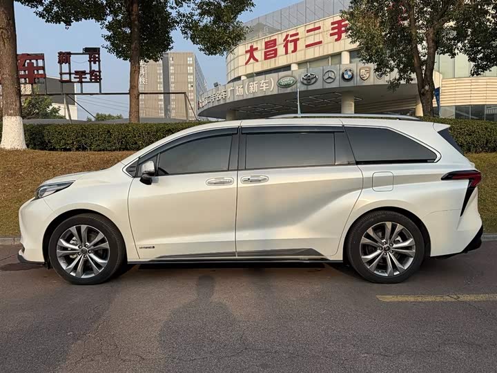 Фото 3 - Toyota Sienna