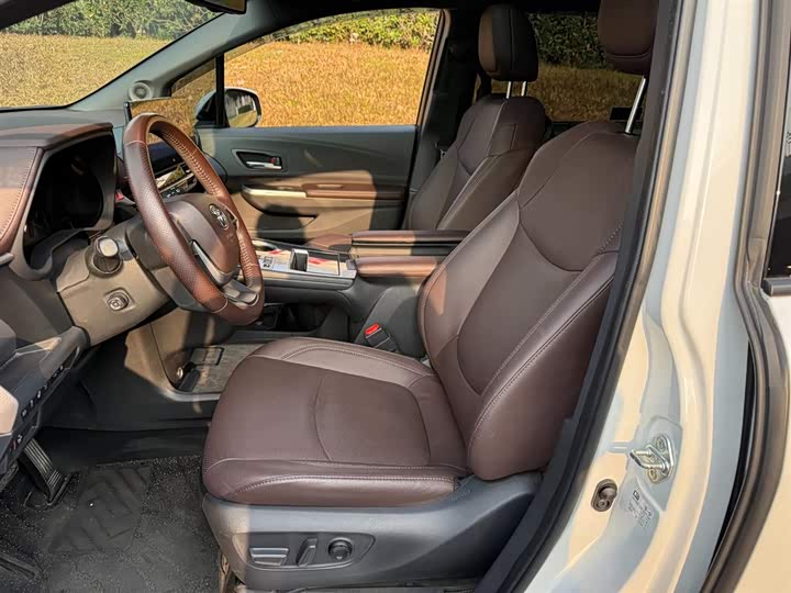 Фото 8 - Toyota Sienna