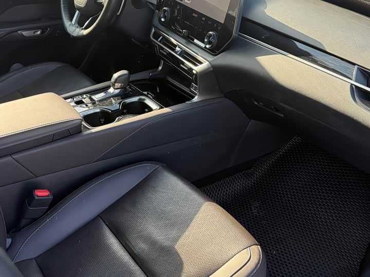 Фото 9 - Lexus RX