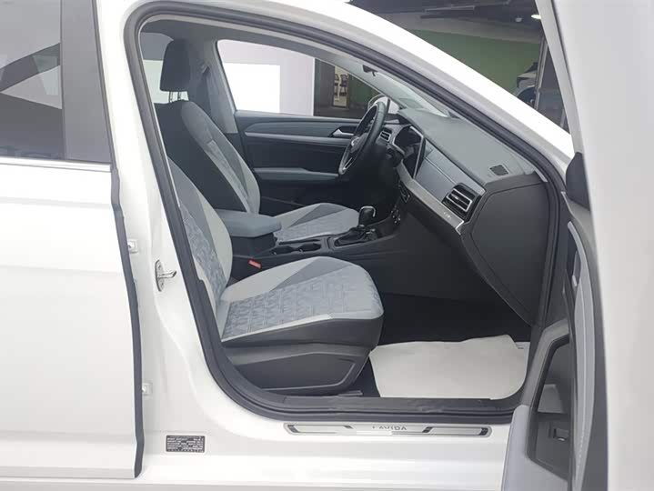 Фото 8 - Volkswagen Lavida