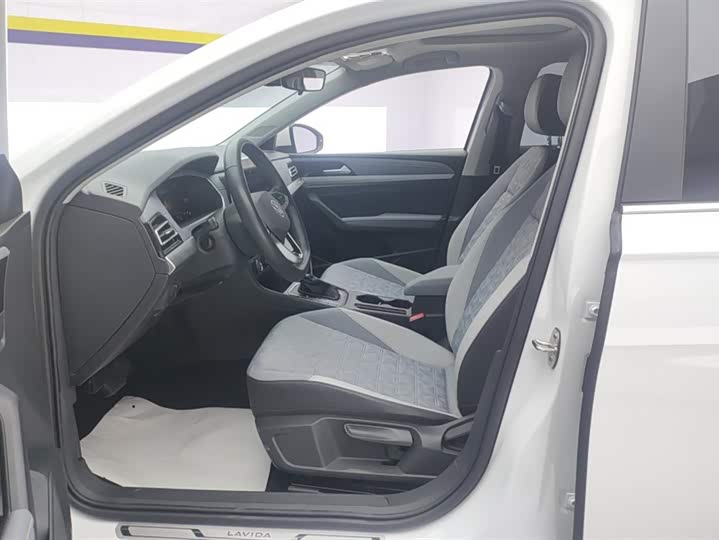 Фото 9 - Volkswagen Lavida