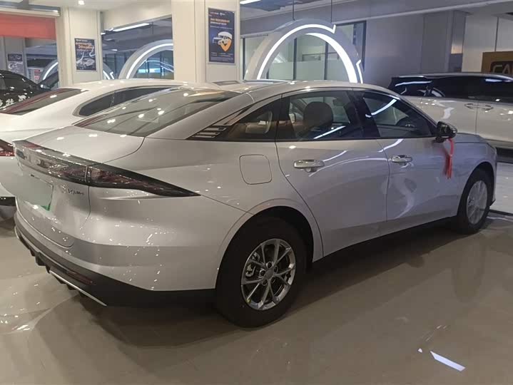 Фото 3 - Geely Galaxy L6