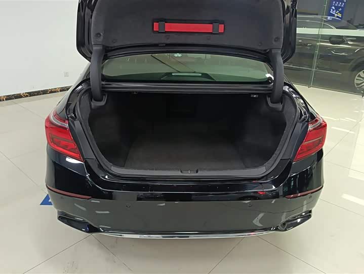 Фото 4 - Honda Inspire