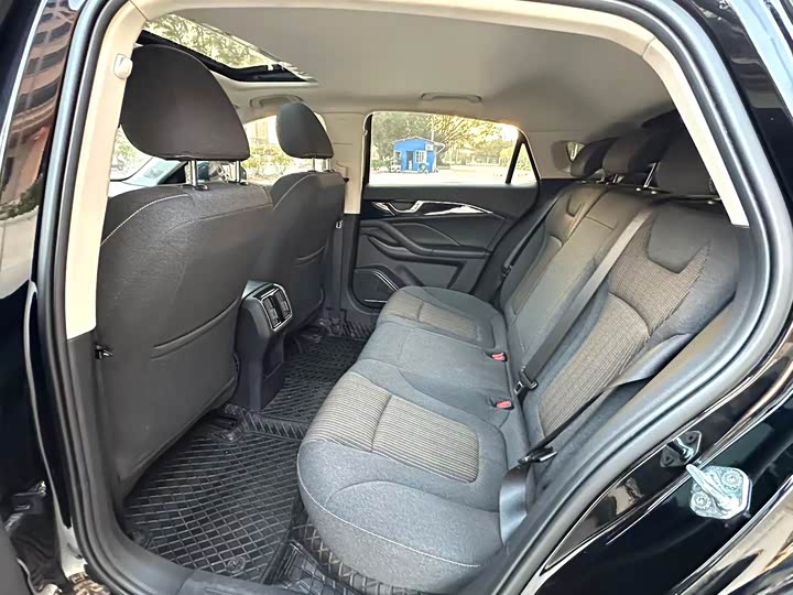 Фото 5 - Bestune B70