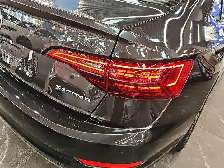 Фото 8 - Volkswagen Sagitar L