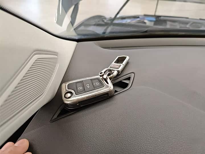 Фото 9 - Volkswagen Sagitar L