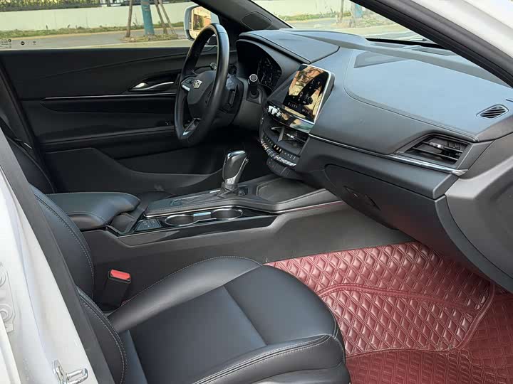 Фото 8 - Cadillac CT4