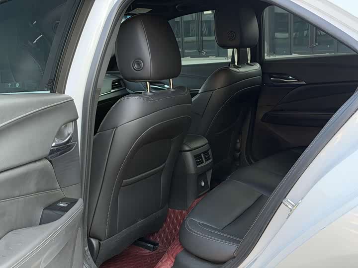 Фото 9 - Cadillac CT4