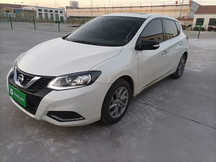 Фото 2 - Nissan Tiida