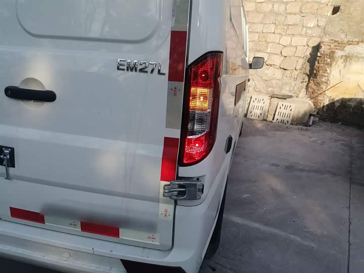 Фото 8 - Dongfeng EM27