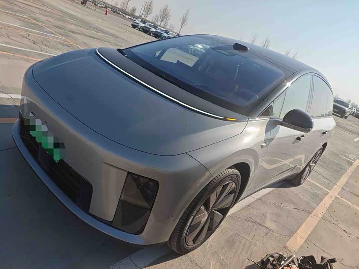 Фото 1 - LiXiang i8