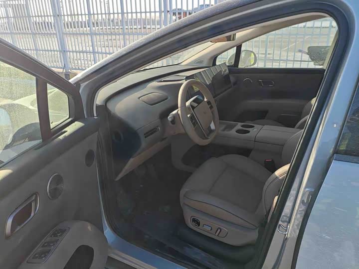 Фото 2 - LiXiang i8