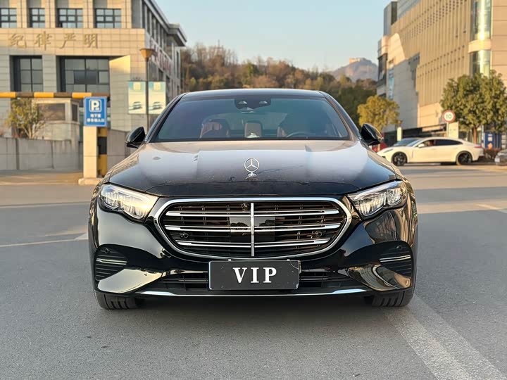 Фото 2 - Mercedes-Benz E-Class