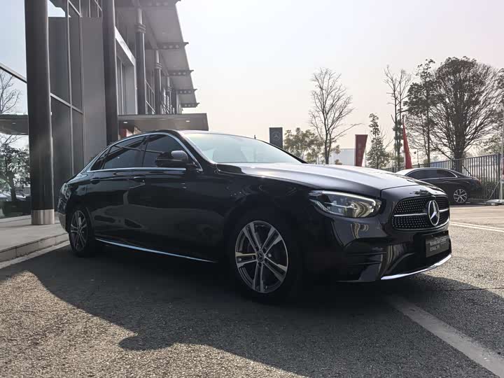 Фото 3 - Mercedes-Benz E-Class