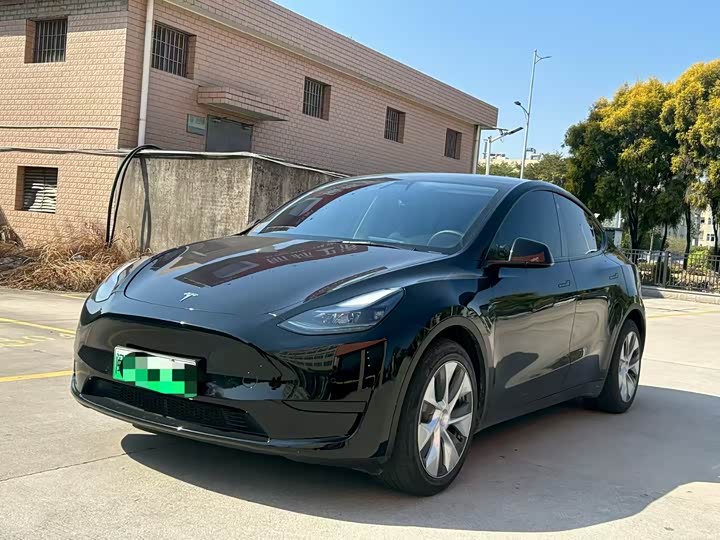 Фото 1 - Tesla Model Y
