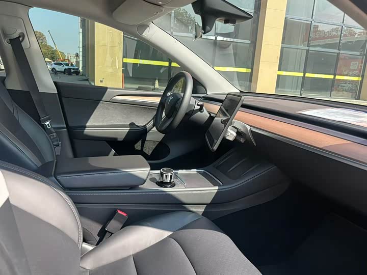 Фото 6 - Tesla Model Y