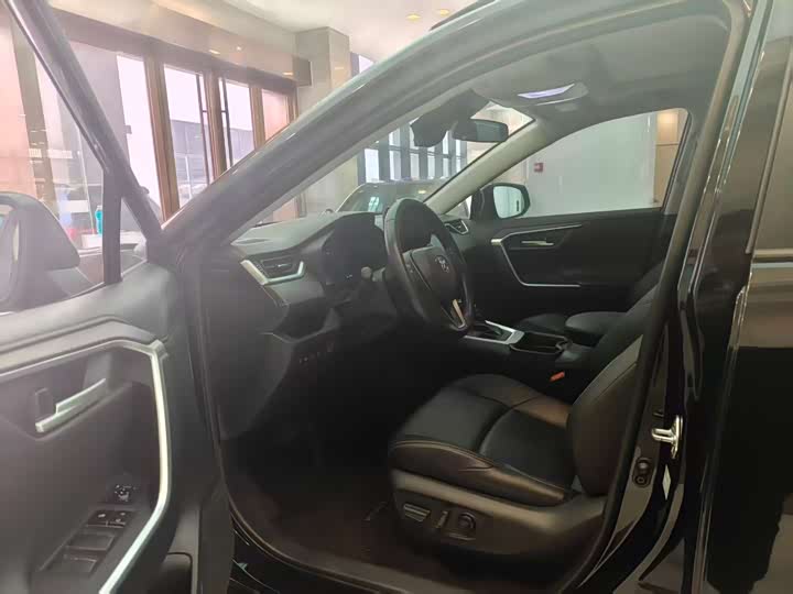 Фото 4 - Toyota Wildlander