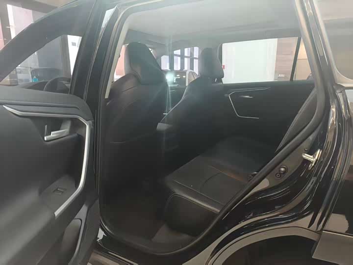 Фото 6 - Toyota Wildlander