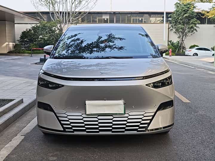 Фото 2 - XPeng X9