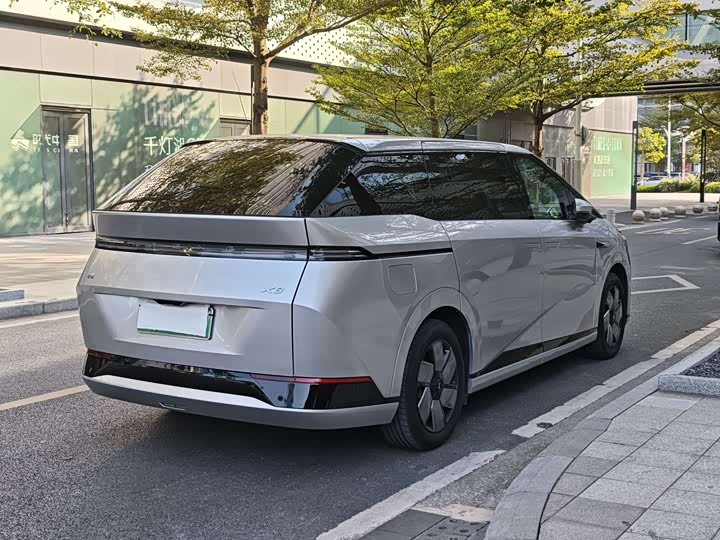 Фото 3 - XPeng X9