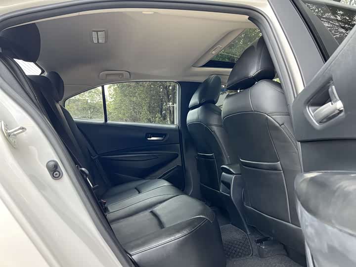 Фото 8 - Toyota Corolla