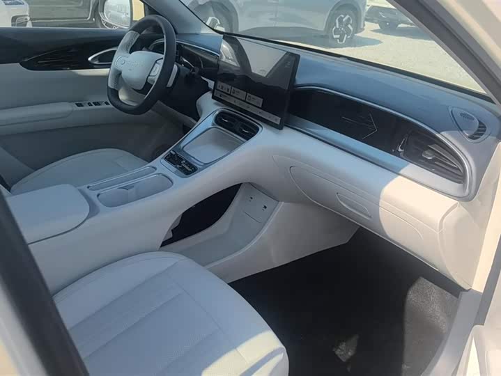 Фото 8 - Geely Galaxy Geome