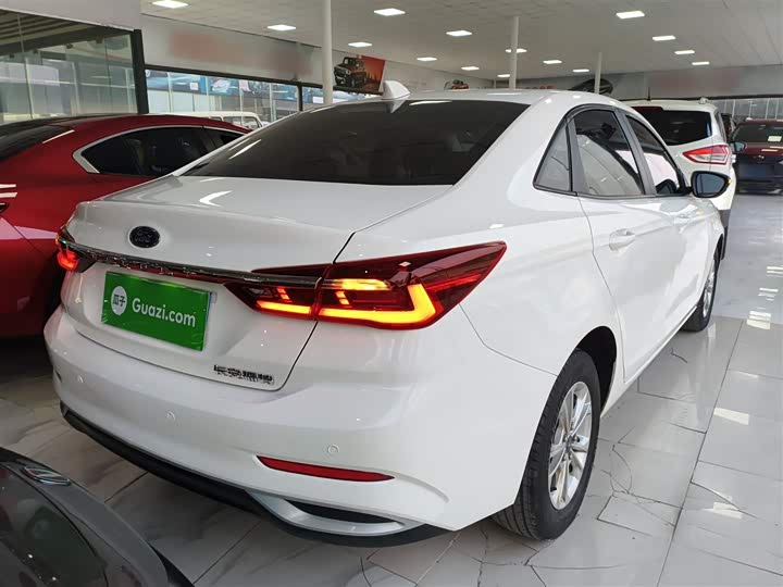 Фото 7 - Ford Escort