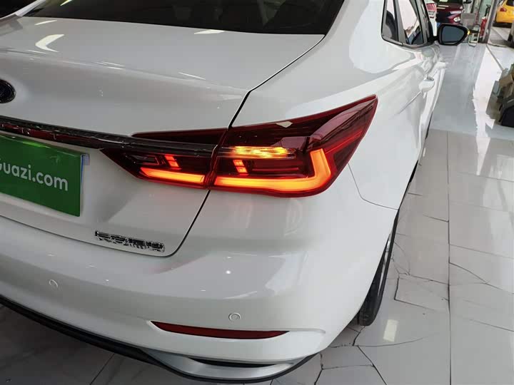 Фото 8 - Ford Escort