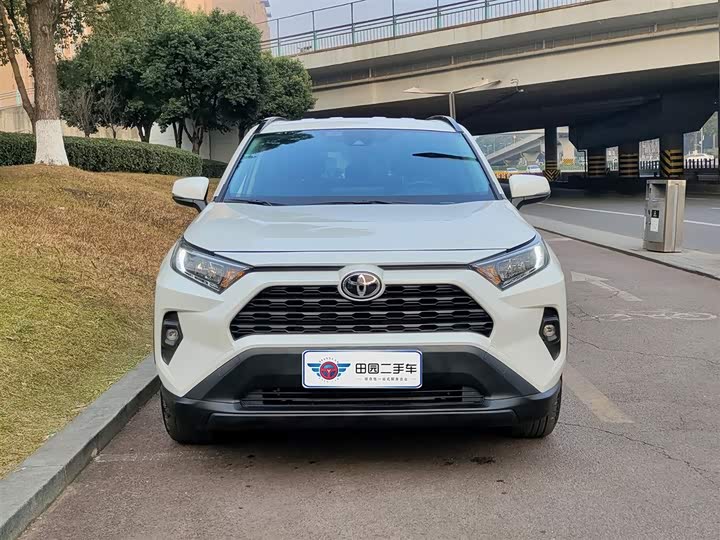 Фото 2 - Toyota RAV4