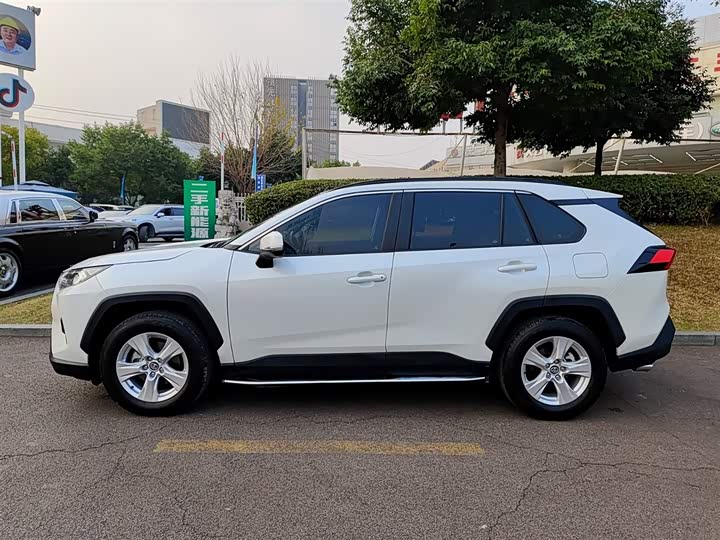 Фото 3 - Toyota RAV4