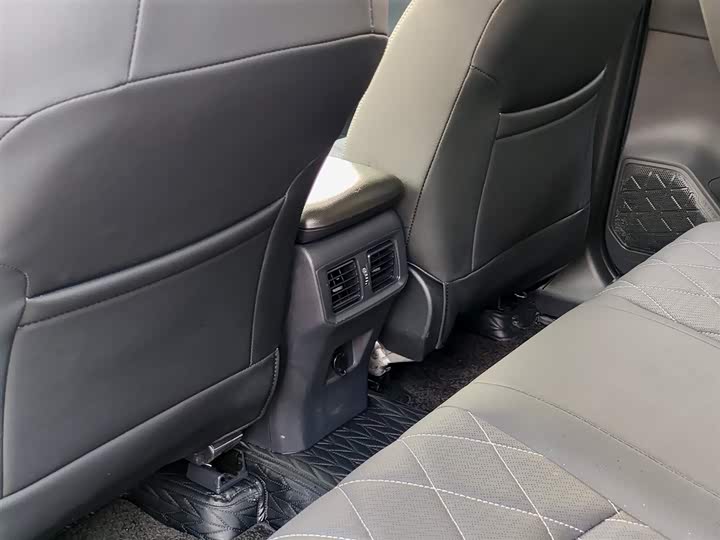 Фото 9 - Toyota RAV4