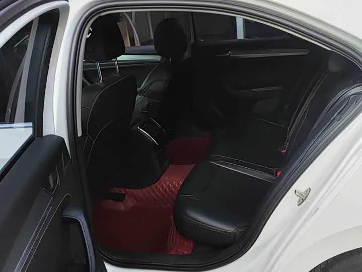 Фото 5 - Skoda Superb